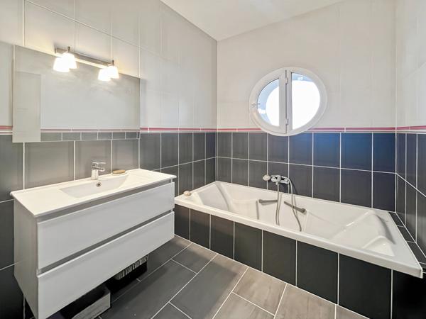 À vendre - Maison familiale en pierre à la campagne