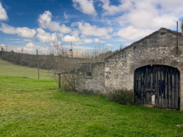 À vendre - Maison familiale en pierre à la campagne