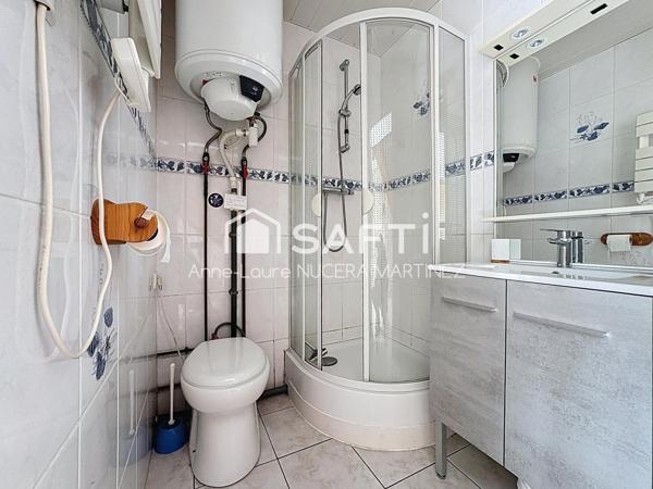 Penty, une chambre avec jardin privatif et place de stationnement