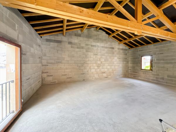 Sainte-Euphémie (01600) À Vendre Plateau neuf en Frais de Notaire réduits à finir d'Aménager – Proche Trévoux, Hyper-Centre Village de