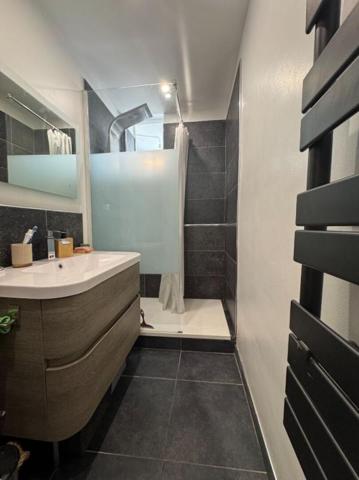 13009 Proche Mazargues T3/4 avec vue mer dans copro fermée