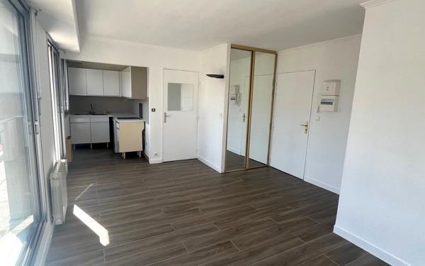 Appartement à vendre    1 pièce • 27,50 m2 Vincennes
