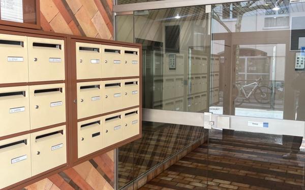 Appartement à vendre    1 pièce • 27,50 m2 Vincennes