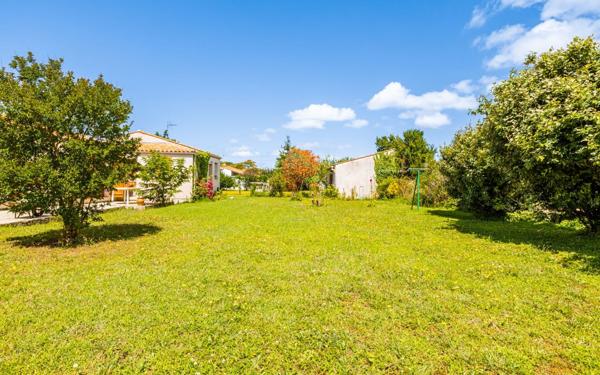 Maison à vendre    4 pièces •  Saint-Just-Luzac