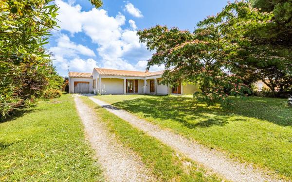 Maison à vendre    4 pièces •  Saint-Just-Luzac