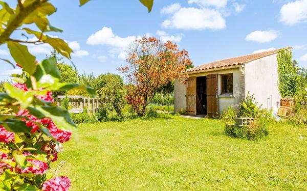 Maison à vendre    4 pièces •  Saint-Just-Luzac