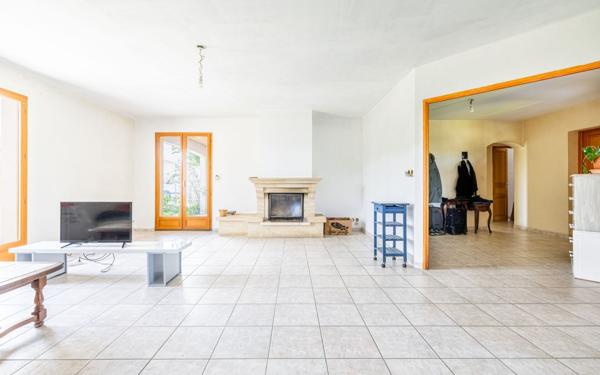 Maison à vendre    4 pièces •  Saint-Just-Luzac