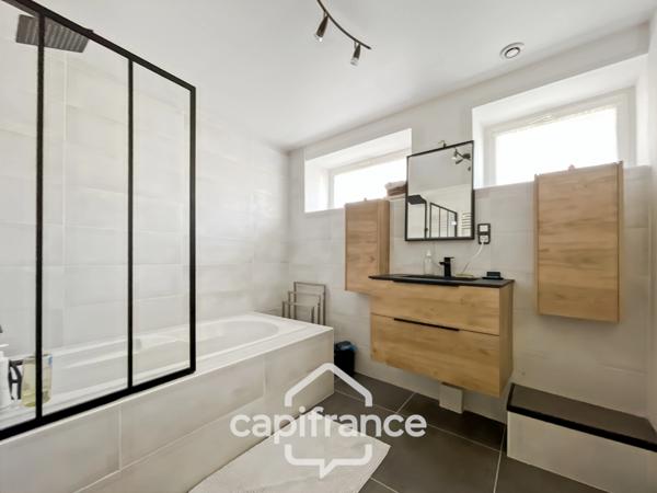 Coup de Coeur, propriété de 170m2 (avec nombreuses dépendances)