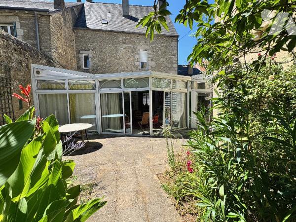 Maison de caractère en plein cœur d'Alençon – Garage, jardin et beaux volumes