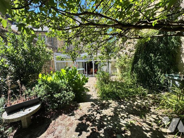 Maison de caractère en plein cœur d'Alençon – Garage, jardin et beaux volumes