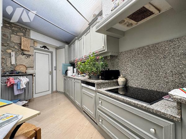 Maison de caractère en plein cœur d'Alençon – Garage, jardin et beaux volumes