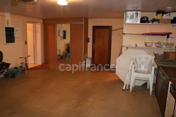 Maison à vendre 7 pièces KERLAZ (29) 149 m2 sur 713 m2 de terrain 4 chambres