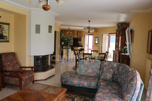 Maison à vendre 7 pièces KERLAZ (29) 149 m2 sur 713 m2 de terrain 4 chambres