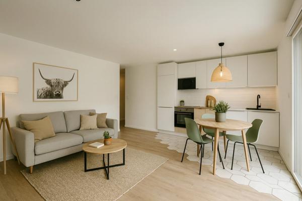 PONT L'ABBE (29)- Les Arcades : 2 pièces avec espace extérieur au cœur du centre-ville.