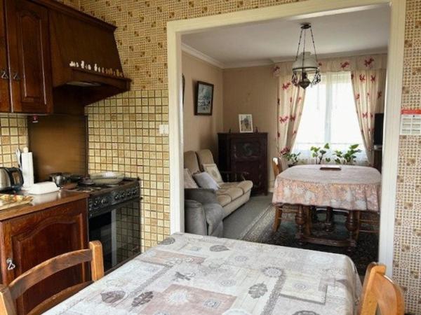 Maison proche des commerces, écoles dans une rue calme