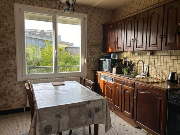 Maison proche des commerces, écoles dans une rue calme