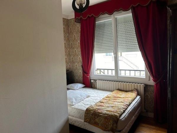 Maison proche des commerces, écoles dans une rue calme