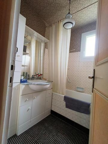 Maison proche des commerces, écoles dans une rue calme