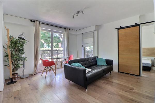 La Mulatière, Appartement T2 de 45 m² en rez-de-jardin, double balcons et jardin privatif