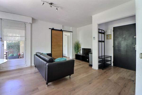 La Mulatière, Appartement T2 de 45 m² en rez-de-jardin, double balcons et jardin privatif