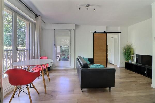 La Mulatière, Appartement T2 de 45 m² en rez-de-jardin, double balcons et jardin privatif