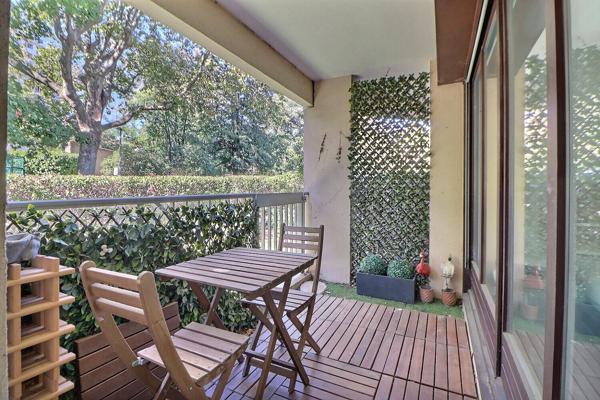 La Mulatière, Appartement T2 de 45 m² en rez-de-jardin, double balcons et jardin privatif