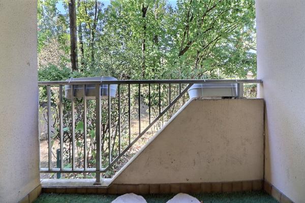 La Mulatière, Appartement T2 de 45 m² en rez-de-jardin, double balcons et jardin privatif