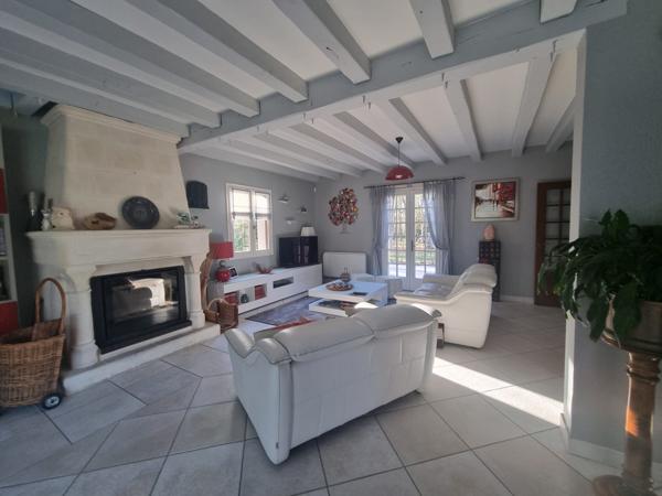 À vendre - Maison bourgeoise, 7 pièces située à Savonnières (37510)