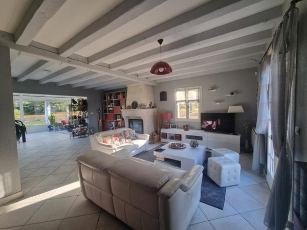 À vendre - Maison bourgeoise, 7 pièces située à Savonnières (37510)