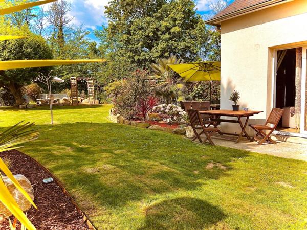 Située à 8 mn de ST QUAY et de PLOUHA et à 2 mn des plages