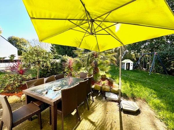 Située à 8 mn de ST QUAY et de PLOUHA et à 2 mn des plages