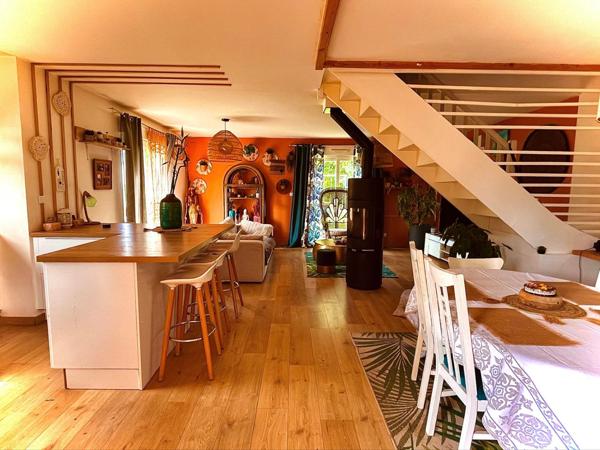 Située à 8 mn de ST QUAY et de PLOUHA et à 2 mn des plages