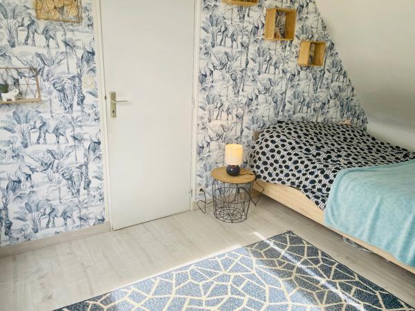 Située à 8 mn de ST QUAY et de PLOUHA et à 2 mn des plages