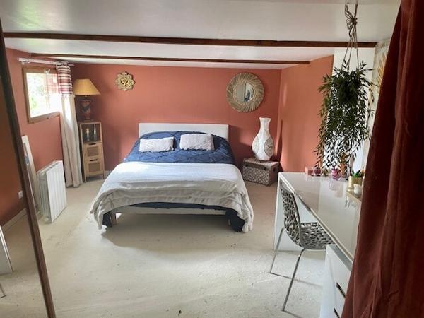 Située à 8 mn de ST QUAY et de PLOUHA et à 2 mn des plages