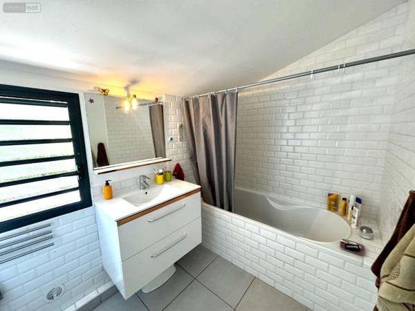 Maison à vendre à Saint-Paul à la Réunion (97460), ref : 97424/233   
BERNICA