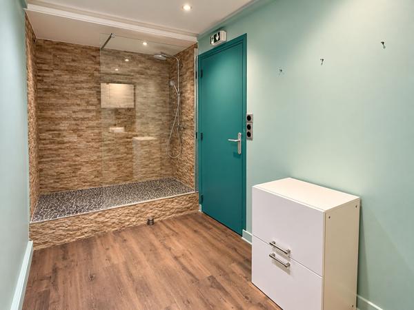 Local commercial CHILLY-MAZARIN 3 pièces 52.07 m²