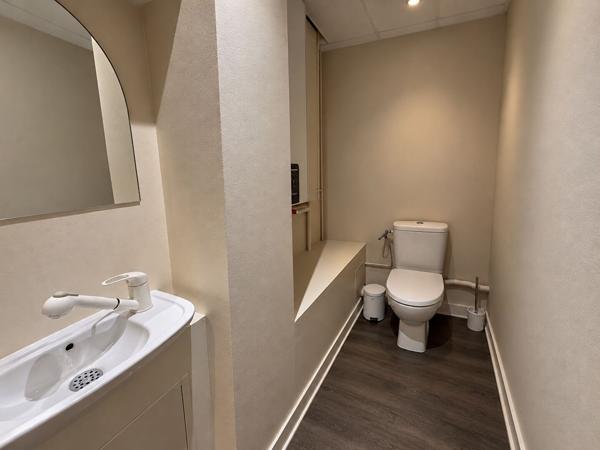 Local commercial CHILLY-MAZARIN 3 pièces 52.07 m²