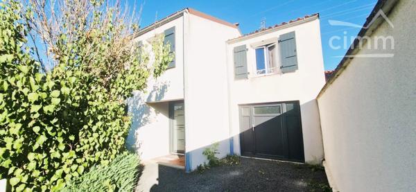 Vous recherchez une maison spacieuse, lumineuse, parfaitement entretenue et idéalement située ? Ne cherchez plus !