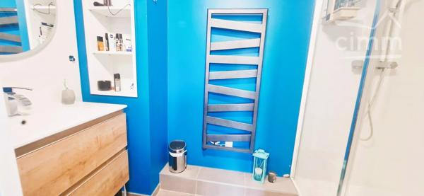 Vous recherchez une maison spacieuse, lumineuse, parfaitement entretenue et idéalement située ? Ne cherchez plus !