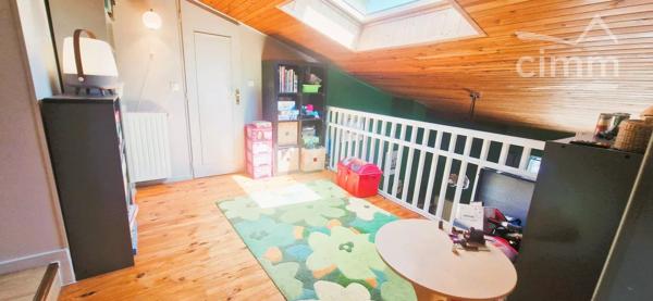 Vous recherchez une maison spacieuse, lumineuse, parfaitement entretenue et idéalement située ? Ne cherchez plus !