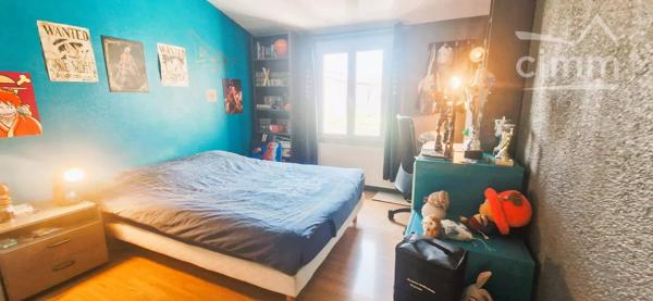 Vous recherchez une maison spacieuse, lumineuse, parfaitement entretenue et idéalement située ? Ne cherchez plus !