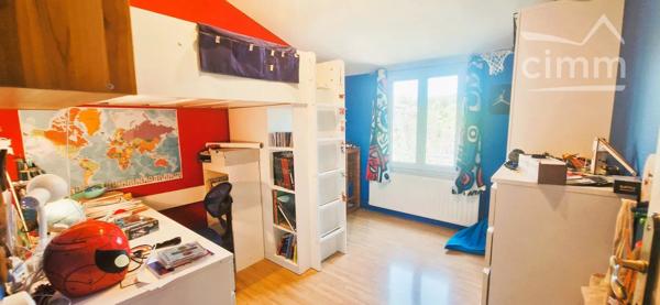 Vous recherchez une maison spacieuse, lumineuse, parfaitement entretenue et idéalement située ? Ne cherchez plus !
