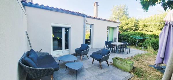 Vous recherchez une maison spacieuse, lumineuse, parfaitement entretenue et idéalement située ? Ne cherchez plus !