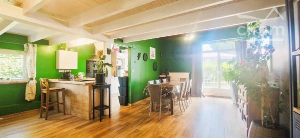 Vous recherchez une maison spacieuse, lumineuse, parfaitement entretenue et idéalement située ? Ne cherchez plus !