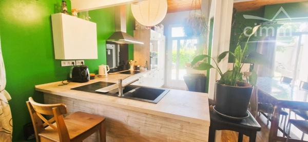 Vous recherchez une maison spacieuse, lumineuse, parfaitement entretenue et idéalement située ? Ne cherchez plus !