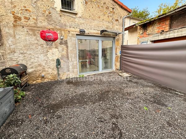 MAISON PIERRE - RENOVEE - PETIT EXTERIEUR - VERTAIZON