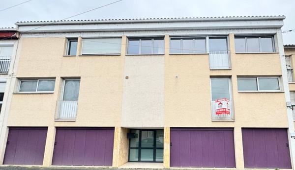 A vendre, Immeuble de rapport à Perigueux avec 2 plateaux (150 m2 chacun) et 4 garages