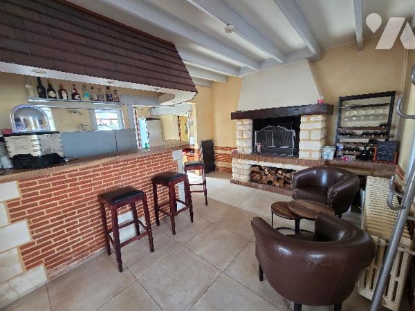 Notre Dame de Gravenchon 10mn murs et fonds de commerce : immeuble professionnel d'environ 172m²