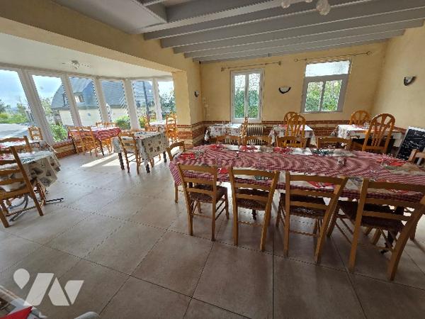 Notre Dame de Gravenchon 10mn murs et fonds de commerce : immeuble professionnel d'environ 172m²