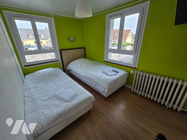 Notre Dame de Gravenchon 10mn murs et fonds de commerce : immeuble professionnel d'environ 172m²